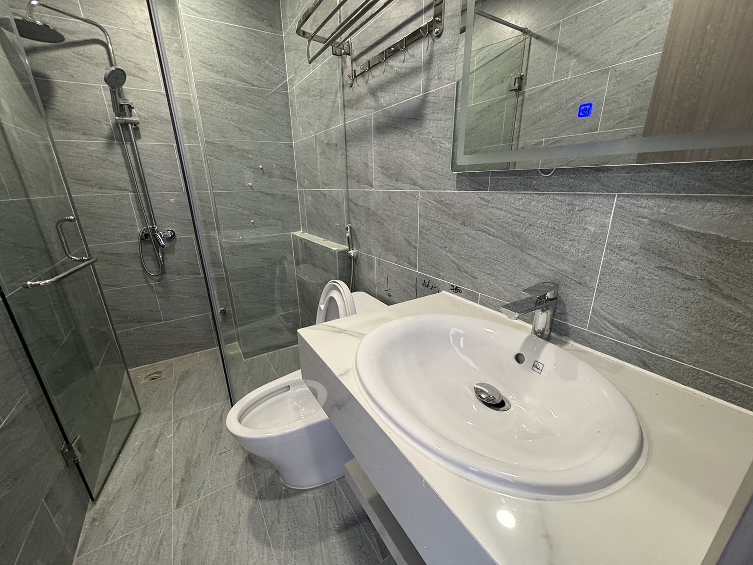 Nhà phố mới 100%, DTKV: 4mx12,5m, vuông, 4 tầng, full nội thất, hẻm xe hơi khu Vip NGUYỄN VĂN TRỖI